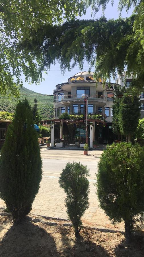 Hotel Saint Marena Pogradec Exteriör bild