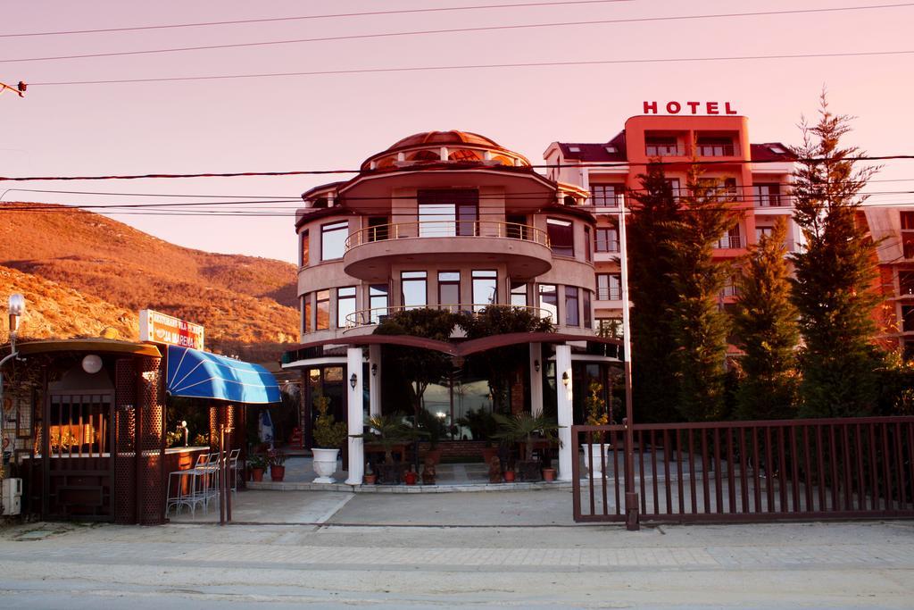 Hotel Saint Marena Pogradec Exteriör bild